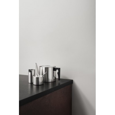 dzbanek do herbaty Arne Jacobsen 1,25 l srebrny Stelton
