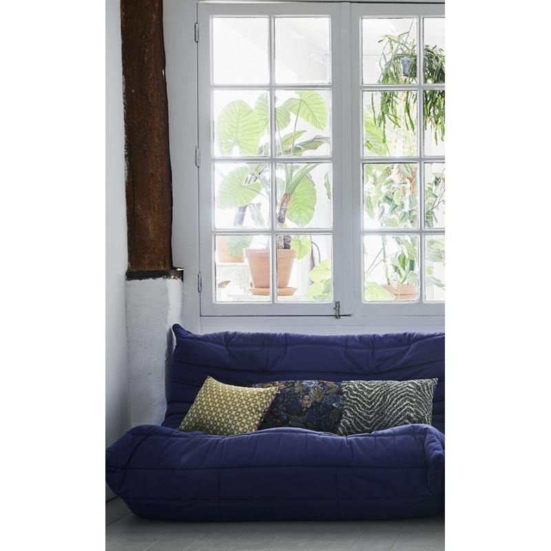Niebieska poduszka z nadrukiem 35x60, HKLiving