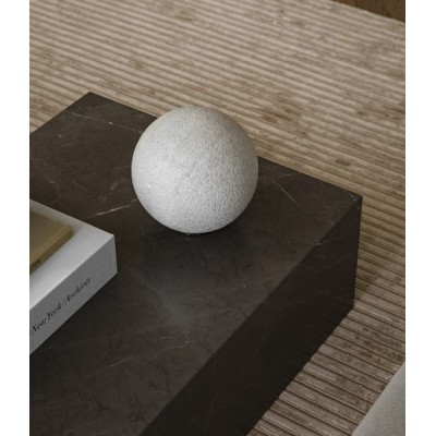 Niski marmurowy stolik Plinth, brązowy, MENU