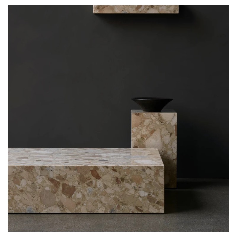 Marmurowy wysoki stolik pomocniczy Plinth, Sand Kunis Breccia, Audo Copenhagen