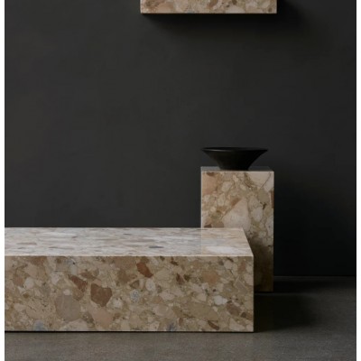 Niski stolik Plinth, Sand Kunis Breccia, Audo Copenhagen