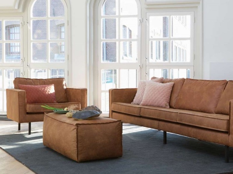 Meble wypoczynkowe – przegląd designerskich sof, foteli i puf